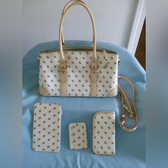 Dooney Bourke vintage 4 pc. MINT set monogram comes with bag and all accessories - Picture 1 of 13